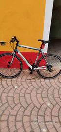 Bicicletta  leggera  da corsa o passaggio 