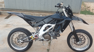 Aprilia sxv 550