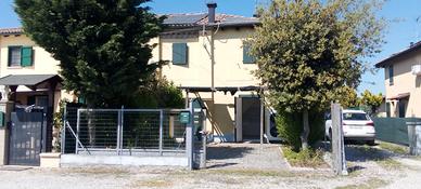 Porzione trifamiliare di casale colonico