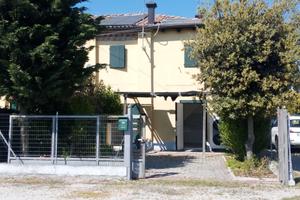 Porzione trifamiliare di casale colonico