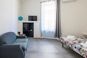 Stanza/monolocale arredata uso B & B -breve
