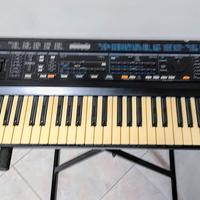 Tastiera Roland E-30 funzionante.