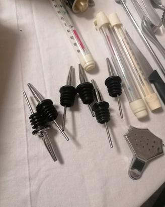 Attrezzatura per barman e preparazione cocktail