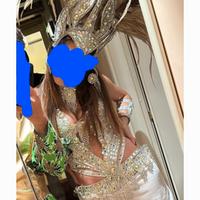 costume brasiliano con copricapo 