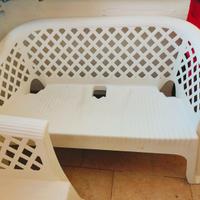 Coppia divani in plastica