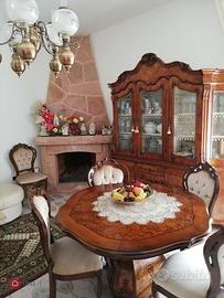 Tavolo radica di noce e 6 sedie velluto