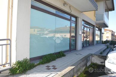 NEGOZIO A PONTE BUGGIANESE