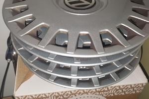 copricerchi VW golf originali da 16 con borchie