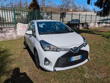 Toyota Yaris 1.3 5 porte Lounge Multidrive S AUTOM