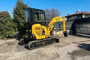 E221 - Escavatore 30 q Komatsu PC30