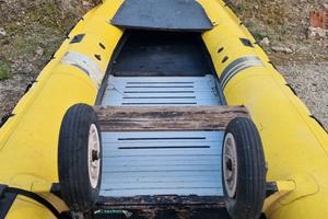 GOMMONE 4,20 M CON MOTORE 15 CAVALLI