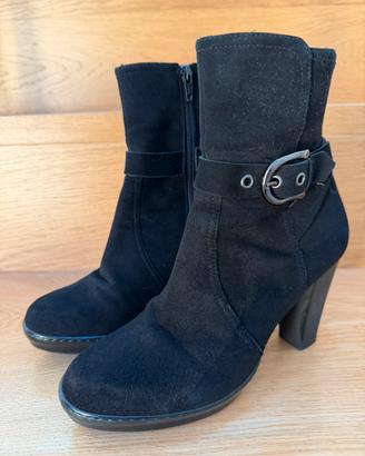 Stivaletto scamosciato nero n.37