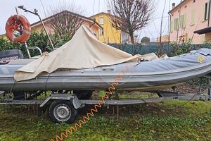 GOMMONE CON MOTORE E CARRELLO