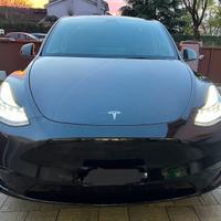 Tesla Model Y Long Range ( 4 ruote motrici)