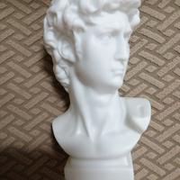 Statua in resina bianca