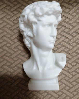 Statua in resina bianca