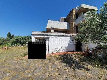 Casa bifamiliare a Sesto Fiorentino