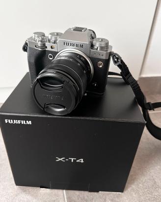 Fotocamera FUJIFILM XT 4 con 18.55mm