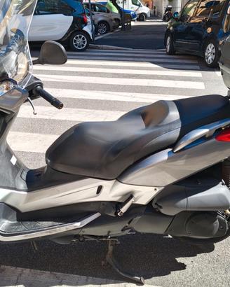 Scooter YAMAHA X-MAX 250