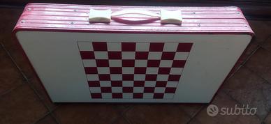 tavolo con sedie da picnic