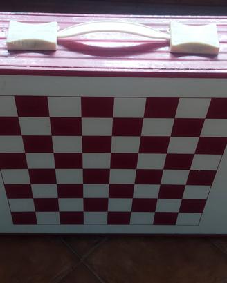 tavolo con sedie da picnic
