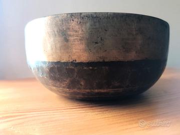 campana tibetana, thadobati, Orissa, India