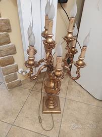 Lampada da terra classica a forma di candelabro