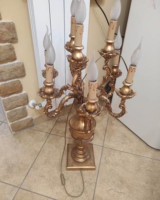 Lampada da terra classica a forma di candelabro