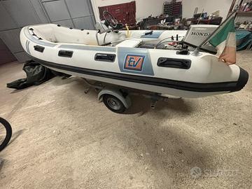 Gommone con carrello