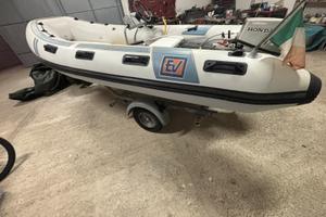 Gommone con carrello