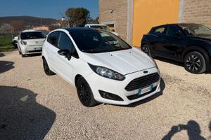 Ford Fiesta Cambio Automatico Black & White