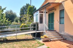 Terratetto con terreno edificabile mq 800
