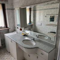 Arredo bagno completo di specchiera
