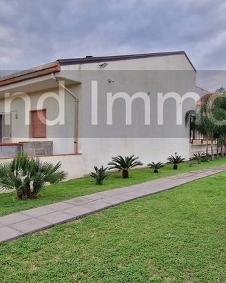 Villa singola con terreno a Fiumefreddo di Sicilia