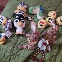 Peluches di vario tipo.