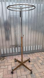 Asta appendiabiti circolare con rotelle