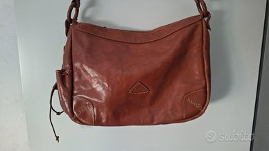 BORSA TRACOLLA IN CUOIO “BACARIA”