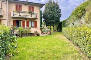 VILLA A SCHIERA D'ANGOLO A MONTESPERTOLI