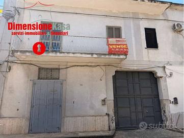 Casa indipendente di 345 m² con 5 locali e box aut