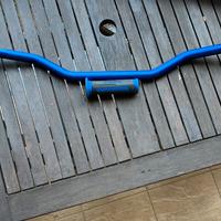 Banubrio blu e manopole domino