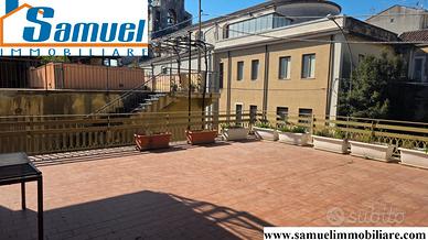 Giarre, appartamento con terrazzo e garage