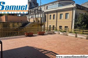 Giarre, appartamento con terrazzo e garage