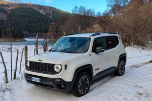 Jeep Renegade Trailhawk 170cv diesel Auto