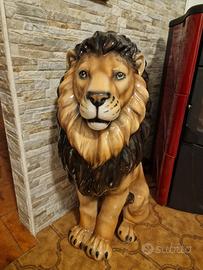 Leone in ceramica