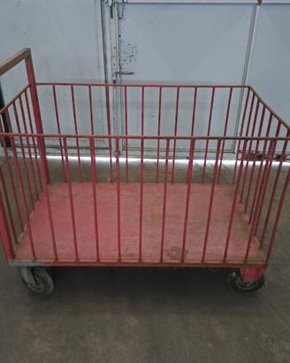 CARRELLI E CESTE DI FERRO CON RUOTE