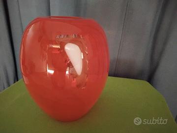 vaso rosso in vetro