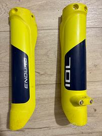 2 Coppie parasteli Husqvarna 701 Enduro