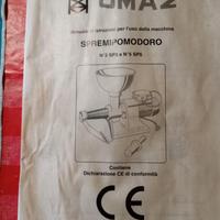 Macchina peer fare passata di pomodoro