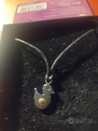 collana in caucciù con ciondolo