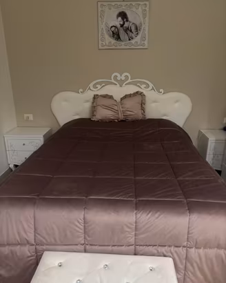camera da letto cuore bianca 